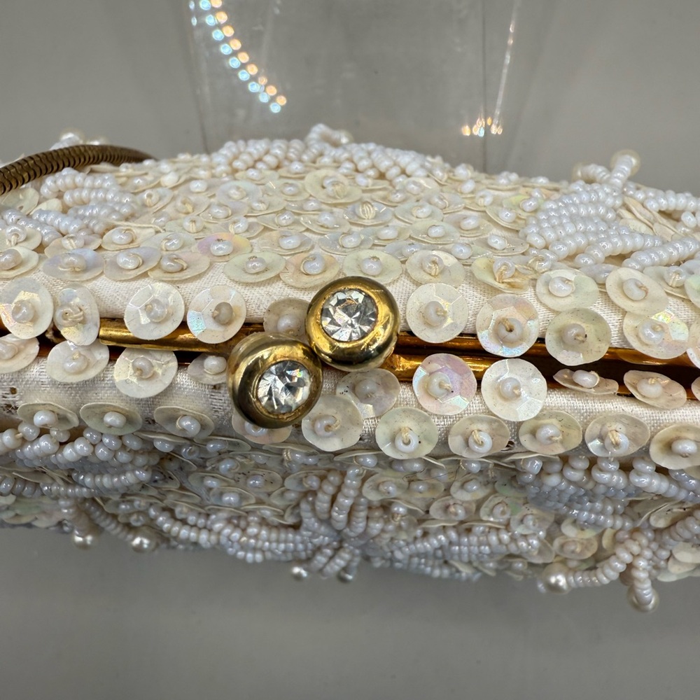 Elegant Beaded/Sequin, Gold Accents, with chain handle - Picture 5 of 14
